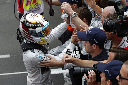Mercedes: Hamilton és Rosberg tovább ostromolhatja egymást