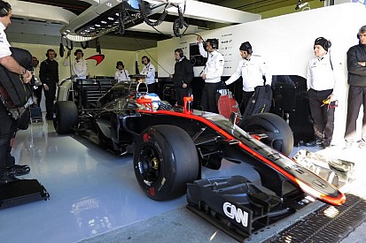 Alapjáraton is hangos az új McLaren-Honda, Alonsóval – videó
