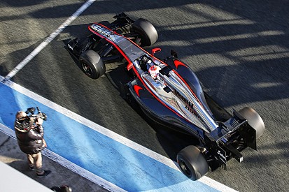 A McLaren-Honda nyerni akar, de Ausztráliában még csak a célba érés lehet a cél