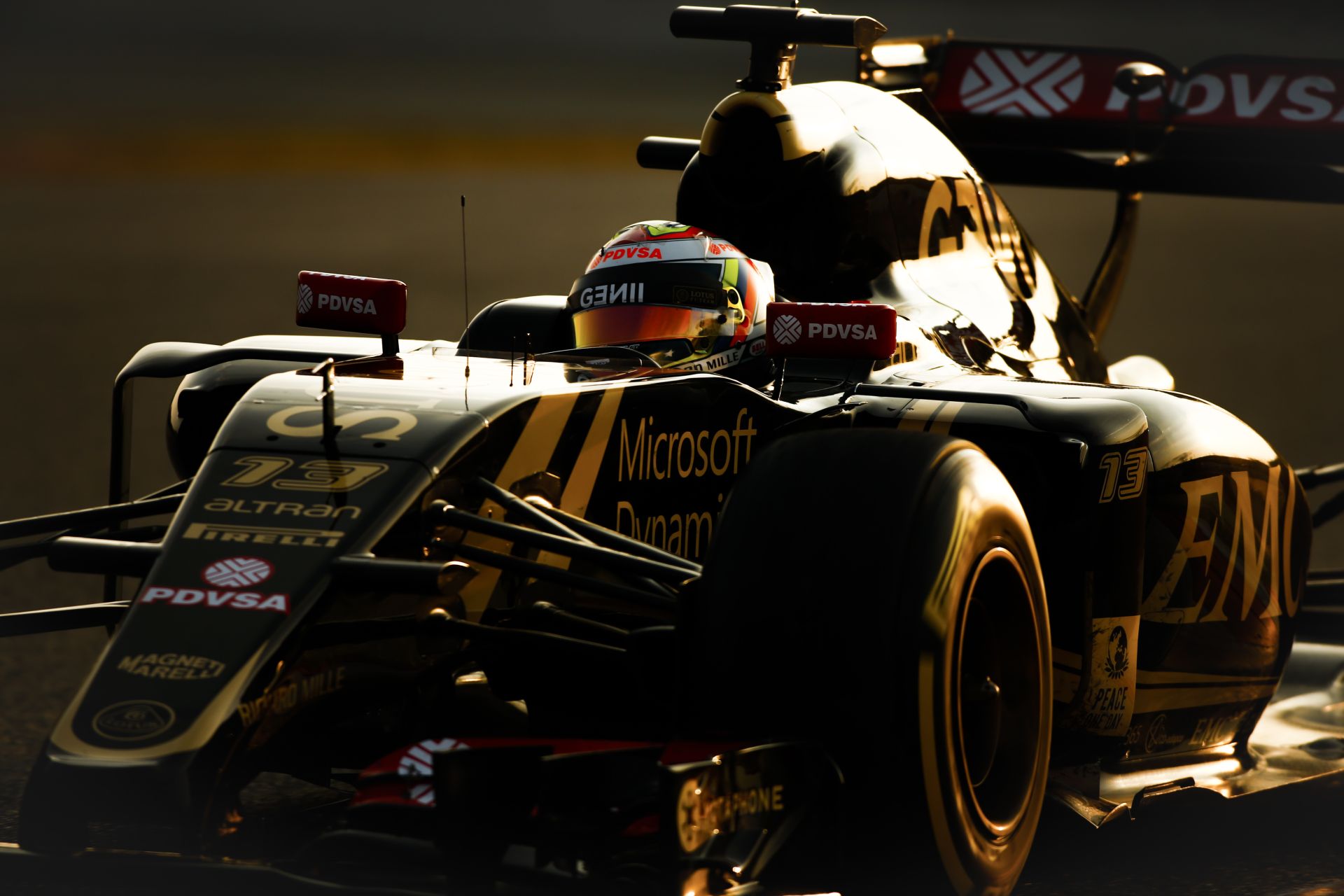 Maldonado újabb tesztnapot nyert a Lotusszal, Verstappen és Hamilton előtt: Megint rengeteget állt a McLaren