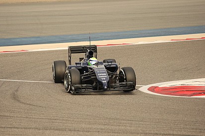 Massa vezet Bahreinben, azonnal megadta magát a Red Bull! Csúszás a Mercedesnél és a Lotus-nál! Akad a Ferrari