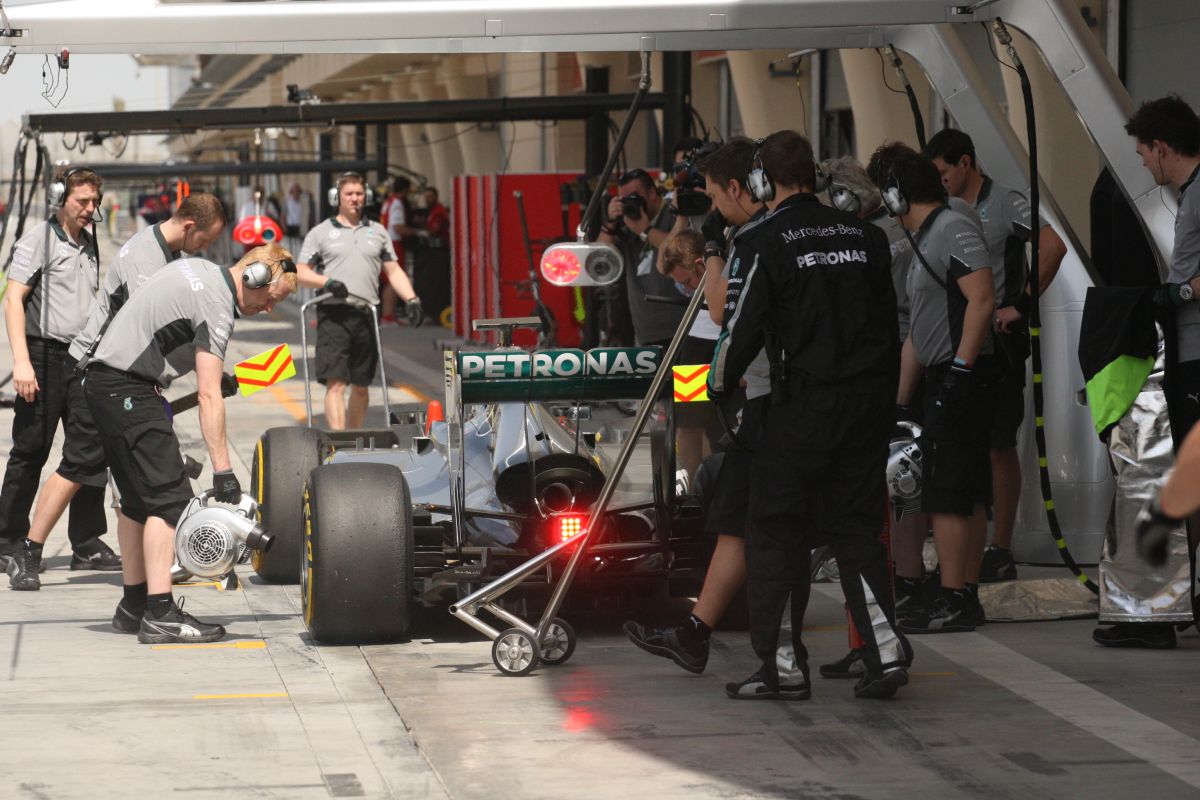 Rosberg és Hamilton is az élen lenne, de várjuk ki a végét