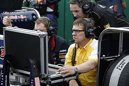 Villeneuve-nek nem tetszik a távvezérléses F1: hol marad a show?
