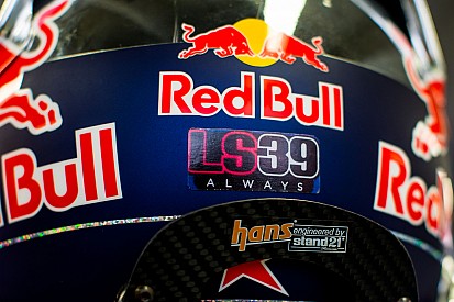Carlos Sainz se une al homenaje a Luis Salom