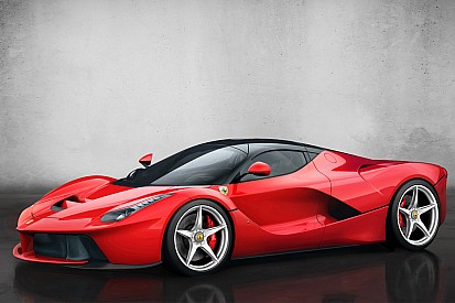 Bijzonder duel: LaFerrari en KTM Super Duke houden touwtrekwedstrijd