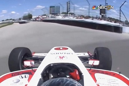 Indy Lights: Brutális baleset a versenyen: Szétszakadt autó, törött csukló