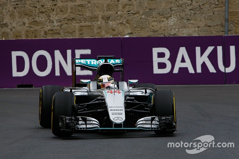 Hamilton se queda sólo en Bakú