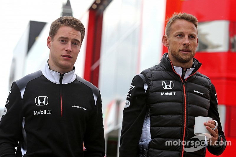 Dilemma McLaren: Button o Vandoorne per il 2017?