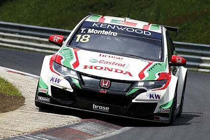 Hibázott, így csak 3-ik lett Michelisz az időmérőn, amit Monteiro nyert meg