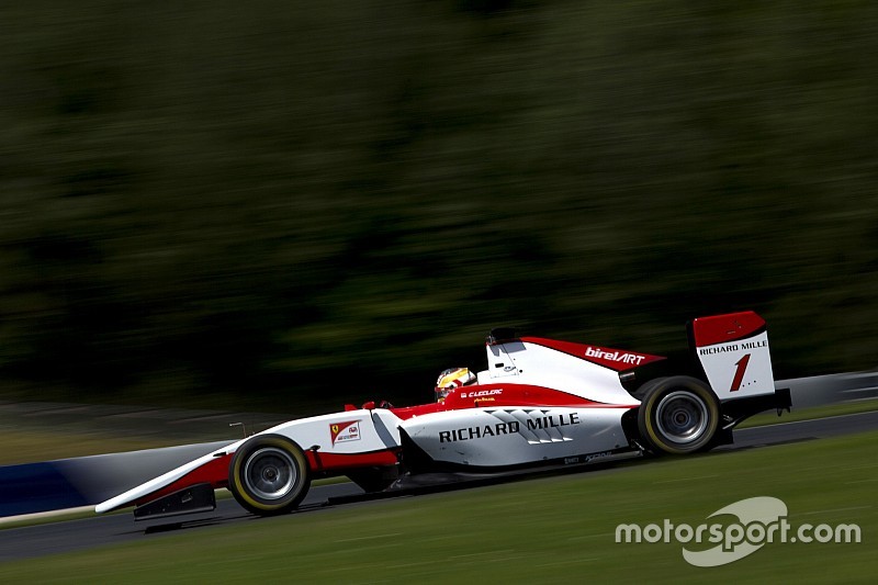 Леклер стал быстрейшим в тренировке GP3