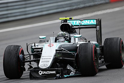 Rosberg recibe 10 segundos de sanción por el accidente con Hamilton
