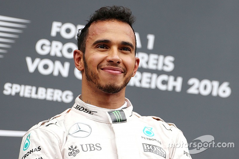 Lauda nega che Hamilton abbia distrutto una stanza a Baku
