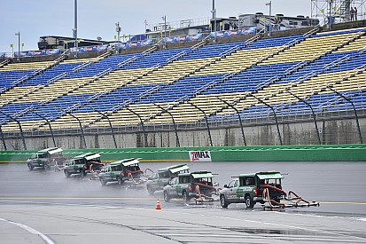 Clasificación cancelada por la lluvia en Kentucky; Harvick sale adelante