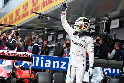 Polesitter Hamilton: "Morgen alles geven voor de fans"