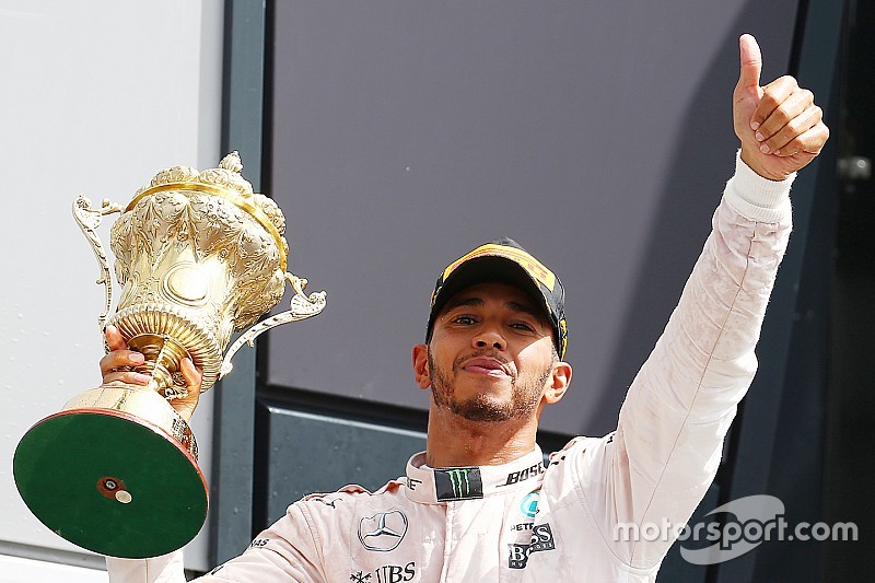 Hamilton comfortabel naar zege: