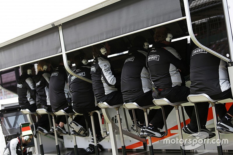 Symonds noemt radiorestricties in Formule 1 'belachelijk en gevaarlijk'