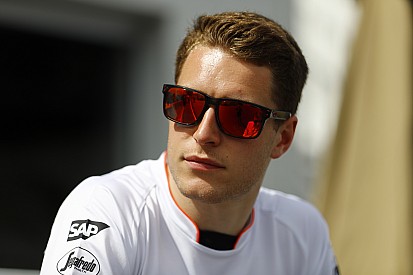 Vandoorne terug in de McLaren MP4-31 voor tweede testdag Silverstone