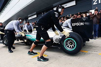 Pirelli ontkent voordeel topteams door bandentests voor 2017