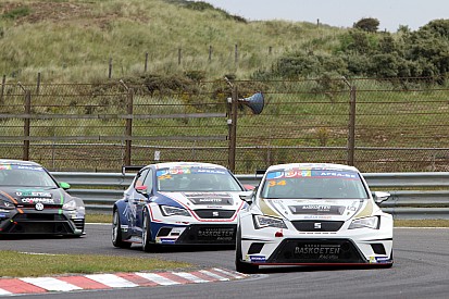 TCR Zandvoort: Van Hooydonk en Hezemans winnen in Zandvoort