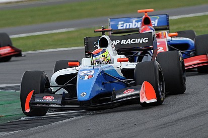 F3.5 Silverstone: Vaxivière op pole, Visser dertiende
