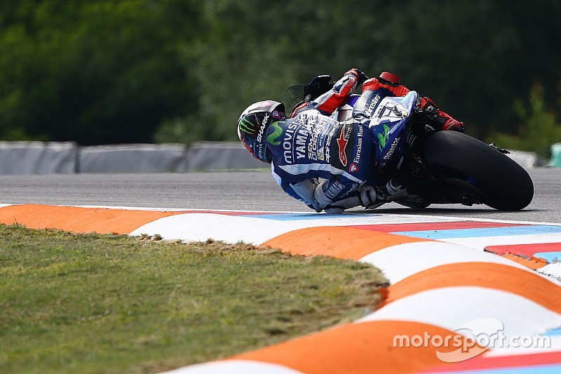 Lorenzo met recordtijd ver vooraan in derde training