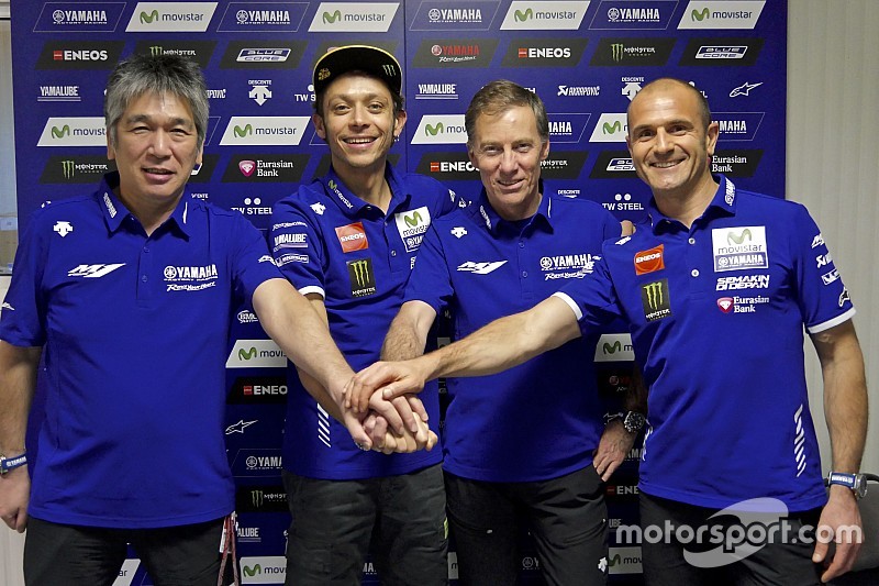 Valentino Rossi bertahan di Yamaha hingga 2018