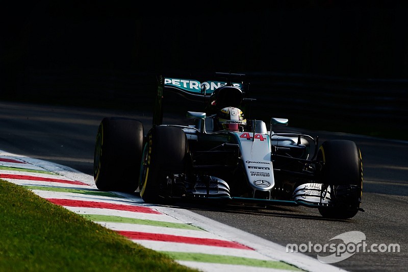 Hamilton leidt de dans na eerste dag in Monza, Verstappen vijfde