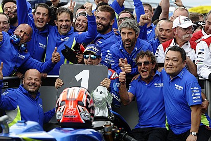 Viñales het sterkst op Silverstone, Crutchlow wint spannende strijd voor P2