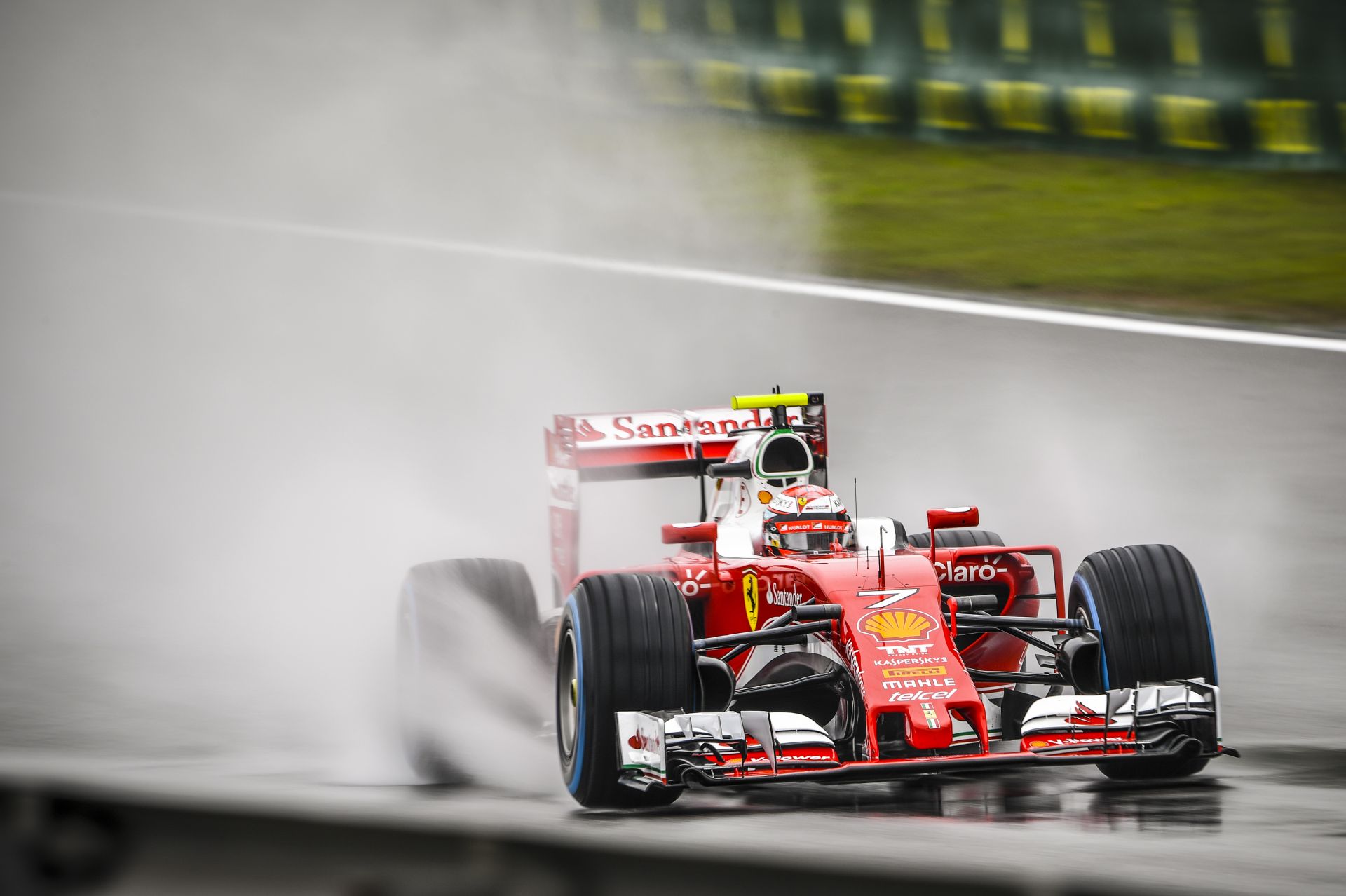 Egy ilyen F1-es autó, és hangunk nem lenne a külsőre