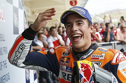 MotoGP: Marquez vészfékezése - felugrott a gumifal tetejére!