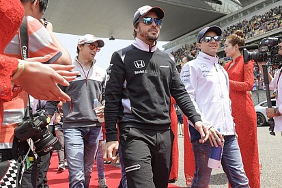 Alonso szép csendben edz a hazai nagydíjára