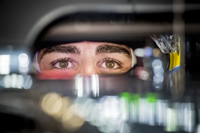 Alonso szemében tökéletesen tükröződnek a tizedmásodpercek!