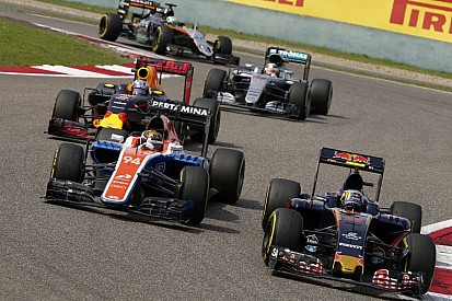 Videón Sainz brutálisan jó startja Barcelonából: figyeld, mit csinál!
