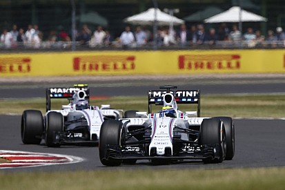 LOL: Massa és Bottas arcot cserélt egymással