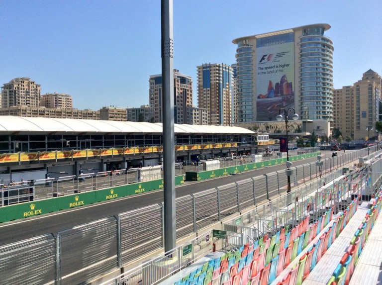 Jó reggelt Baku: kezdődik az F1-es hétvége