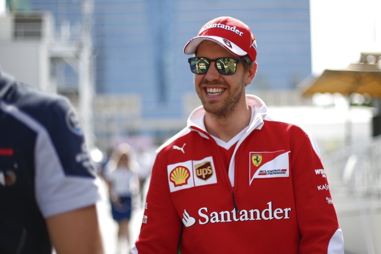 Vettel megrémült Bakuban: szellemeket látott a sajtótájékoztatón?!