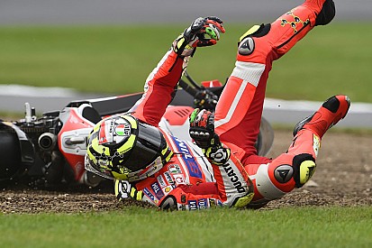Iannone evacuado por sospecha de microrotura en las vértebras
