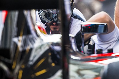 FloViz festékkel a McLaren radikális szárnya