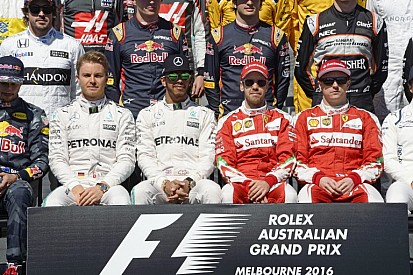 Ez a kép is azt bizonyítja, hogy Kimi és Vettel mennyire jó csapattársak a Ferrarinál