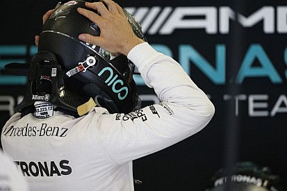 Rosberg autót tört a harmadik edzésen - veszélyben az időmérője?!