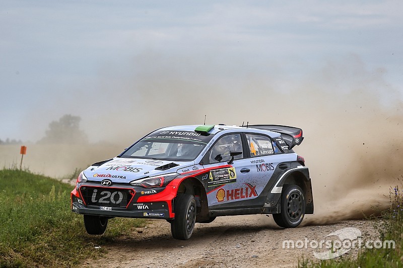 Hyundai Motorsport menuju podium di mana Paddon terus menyerang di Polandia