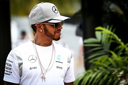 Lewis Hamilton kiest 'race voor race'-aanpak in titelstrijd