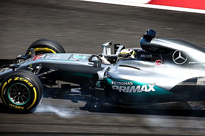 Lewis Hamilton snelste in VT2, sterke racepace Max Verstappen