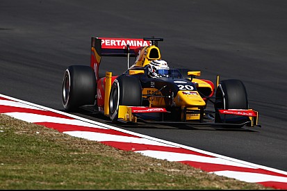 Golpe al campeonato: Giovinazzi líder