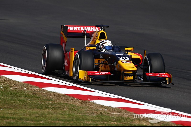 Giovinazzi da urlo: trionfa in Gara 1 e conquista la leadership in classifica