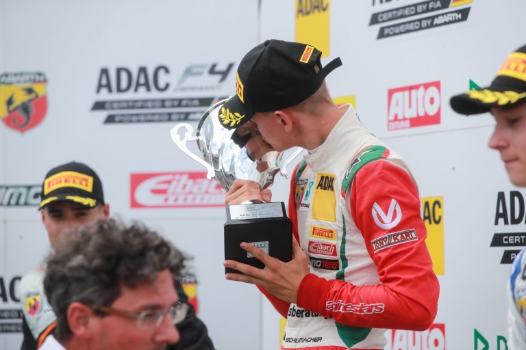 Mick Schumacher édesapját idézte: elképesztő szólót vágott le és második lett