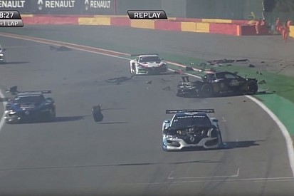 Brutális baleset Robert Kubica versenyén Spa-Francorchampsban