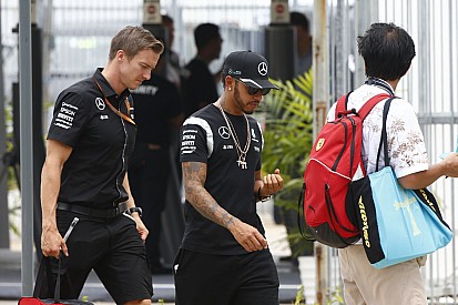 A Mercedes sem érti, miért mindig Hamilton autója adja meg magát
