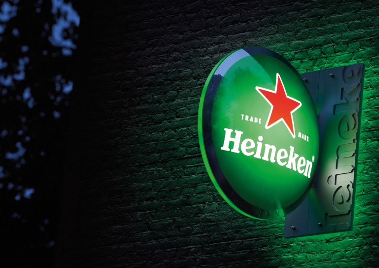 Meglepő stílus: Megjelent a Heineken első Forma-1-es reklámja!