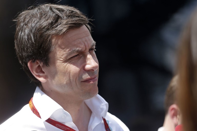 Hízelgő, de Wolff nem akarja átvenni Ecclestone helyét az F1 élén